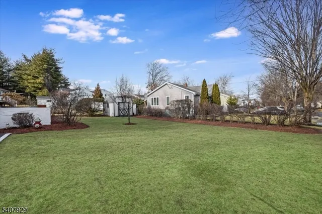 $799,900 | 715 Bush Place, Paramus, NJ 07652