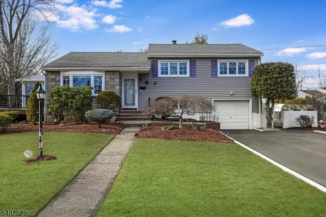 $799,900 | 715 Bush Place, Paramus, NJ 07652