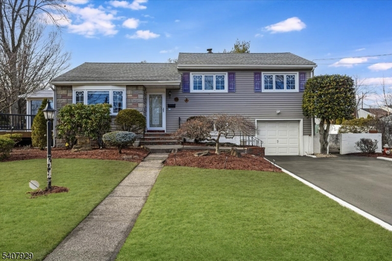 715 Bush Place Paramus, NJ 07652 - Photo 25 of 35