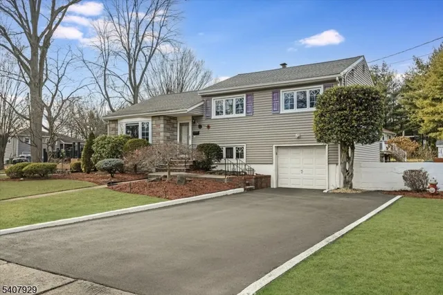 $799,900 | 715 Bush Place, Paramus, NJ 07652