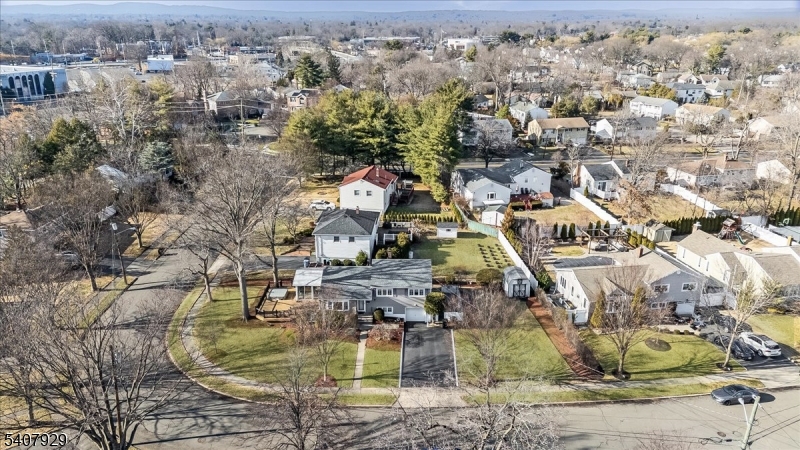 715 Bush Place Paramus, NJ 07652 - Photo 28 of 35