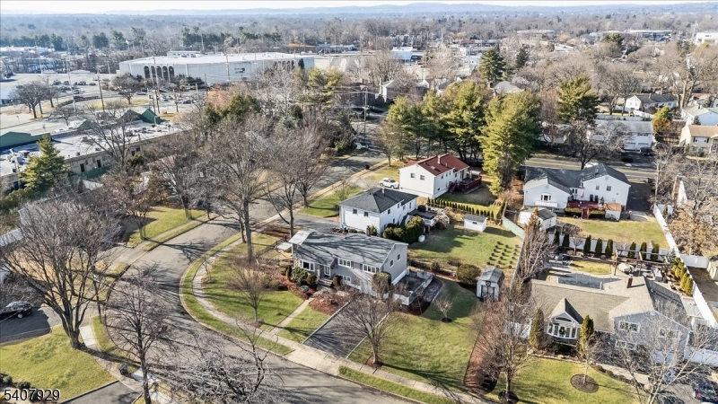 715 Bush Place Paramus, NJ 07652 - Photo 29 of 35