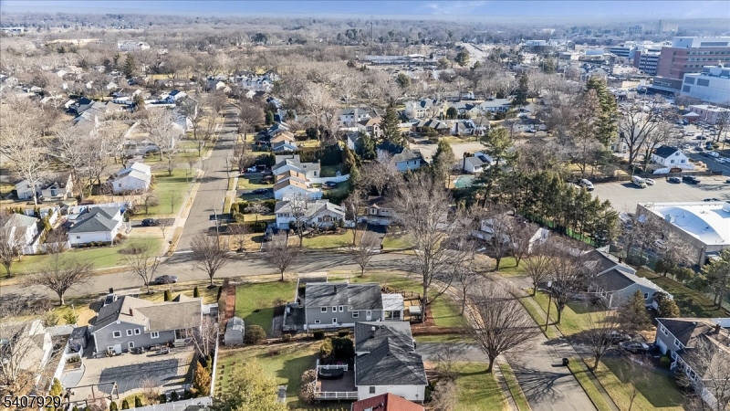 715 Bush Place Paramus, NJ 07652 - Photo 31 of 35