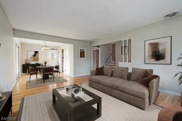 $799,900 | 715 Bush Place, Paramus, NJ 07652