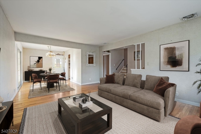 715 Bush Place Paramus, NJ 07652 - Photo 4 of 35