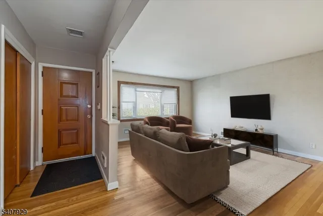 $799,900 | 715 Bush Place, Paramus, NJ 07652