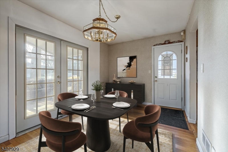 715 Bush Place Paramus, NJ 07652 - Photo 6 of 35