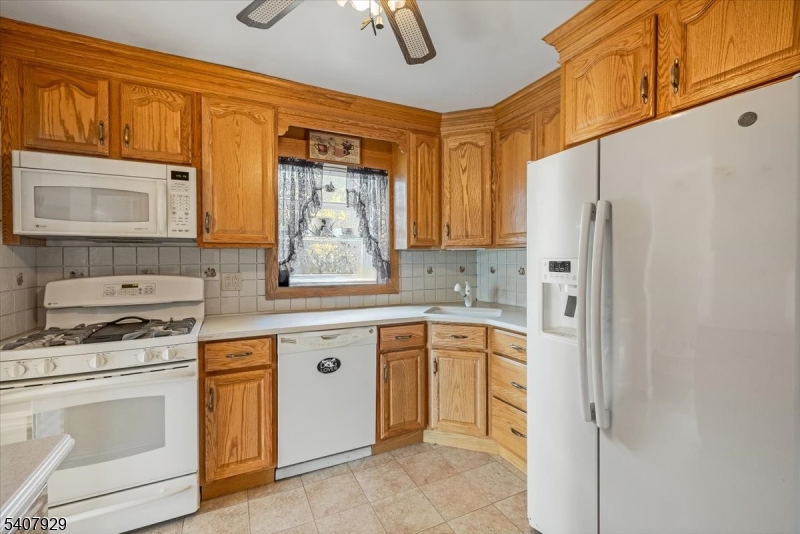 715 Bush Place Paramus, NJ 07652 - Photo 10 of 35