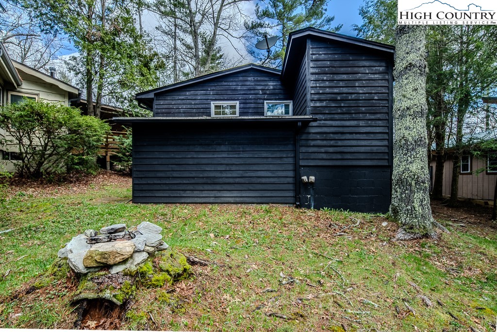 198 Black Pine Road Newland, NC 28657 - Photo 32 of 34 a backyard of a house with lots of green space