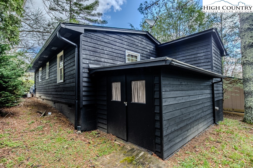 198 Black Pine Road Newland, NC 28657 - Photo 34 of 34 a backyard of a house