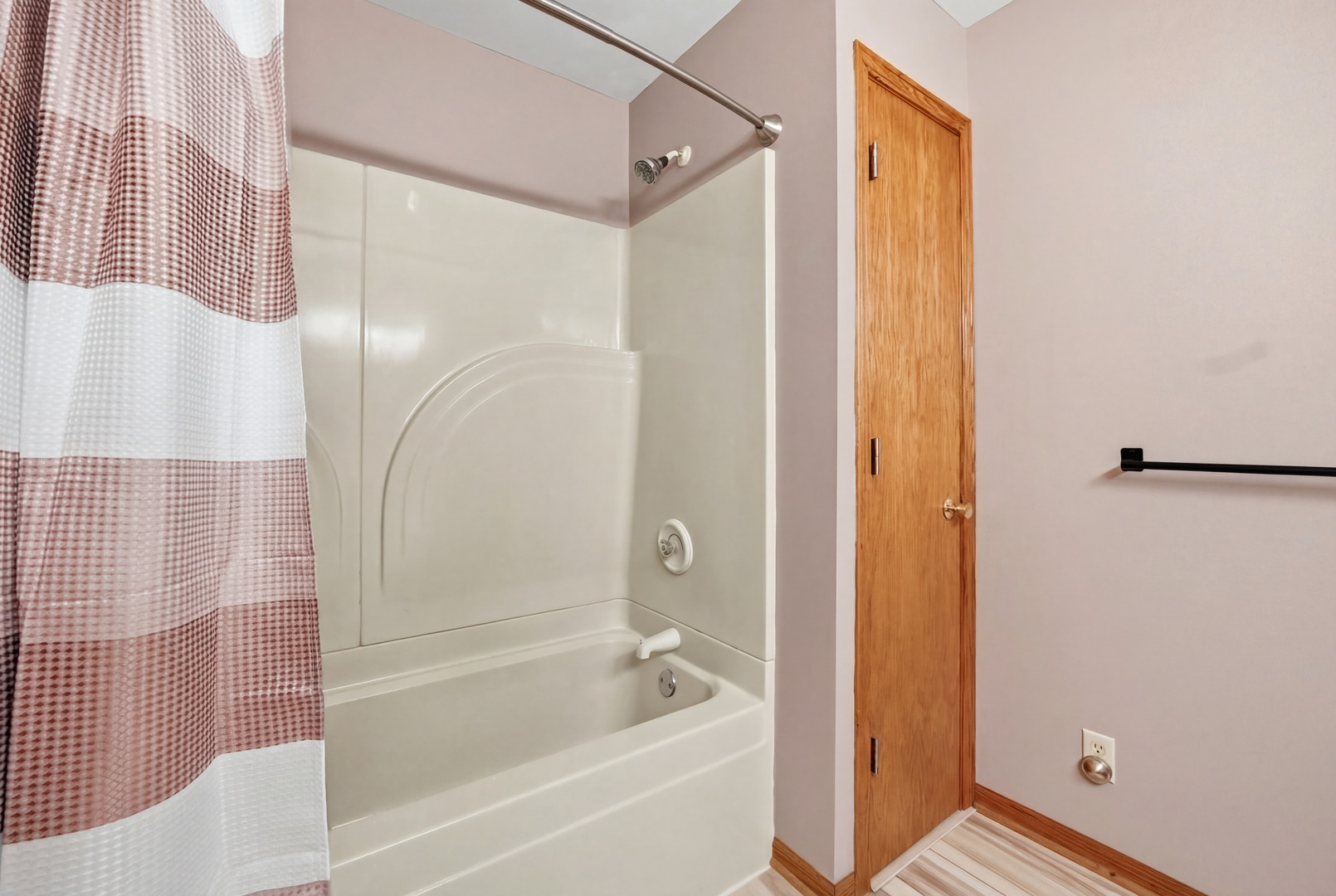 28007 Brickville Road Sycamore, IL 60178 - Photo 21 of 39 a bathroom with a bathtub and a shower