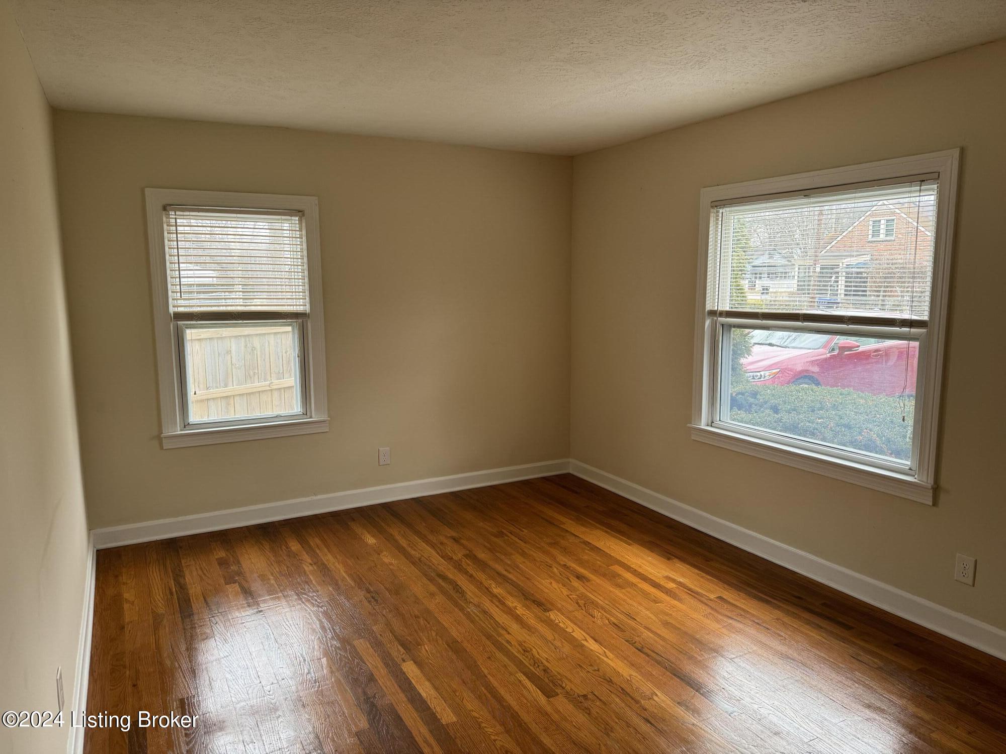3060 University Road Louisville, KY 40206 - Photo 5 of 33 IMG_3620