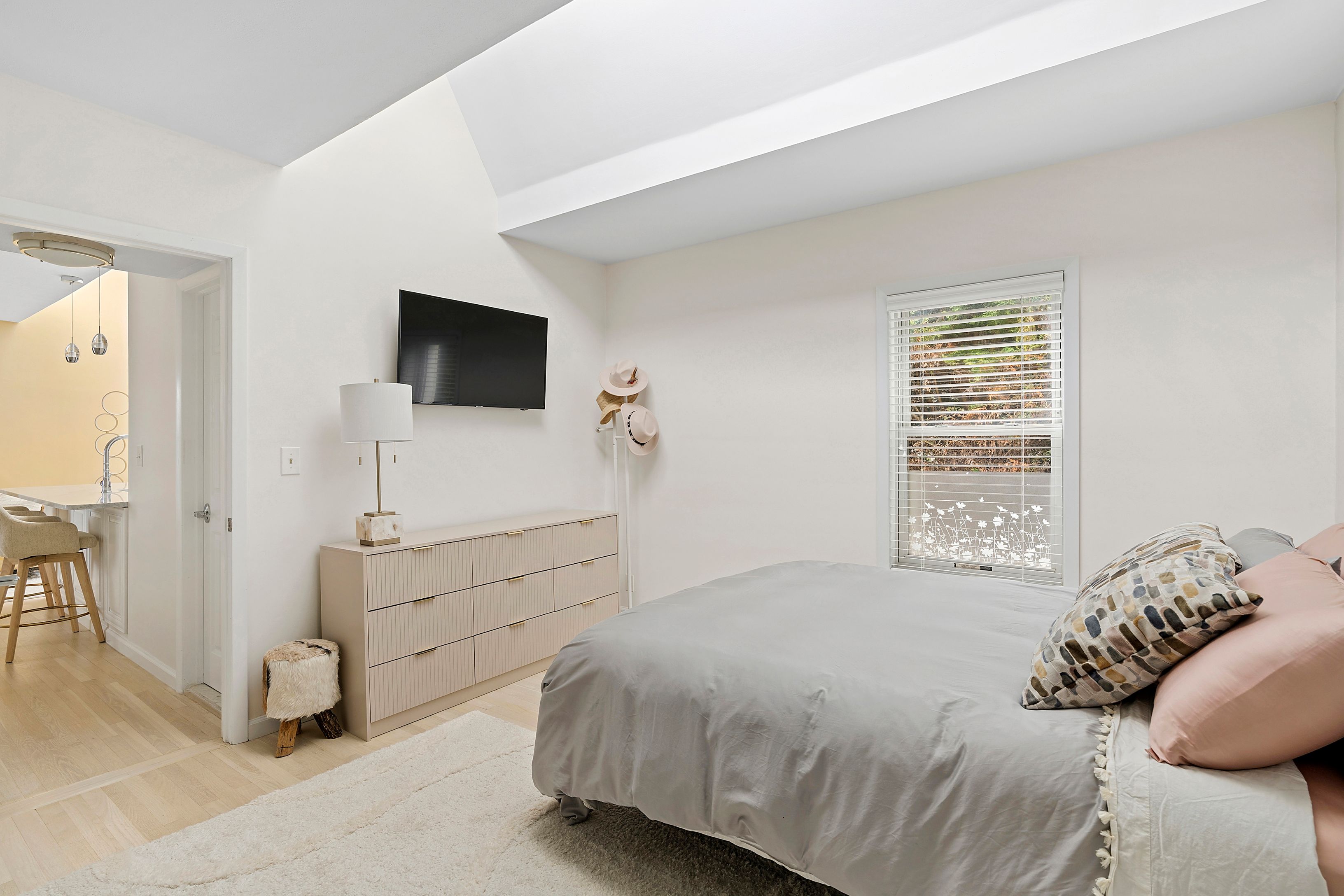 30 Little Neck Road Southampton, NY 11968 - Photo 4 of 7