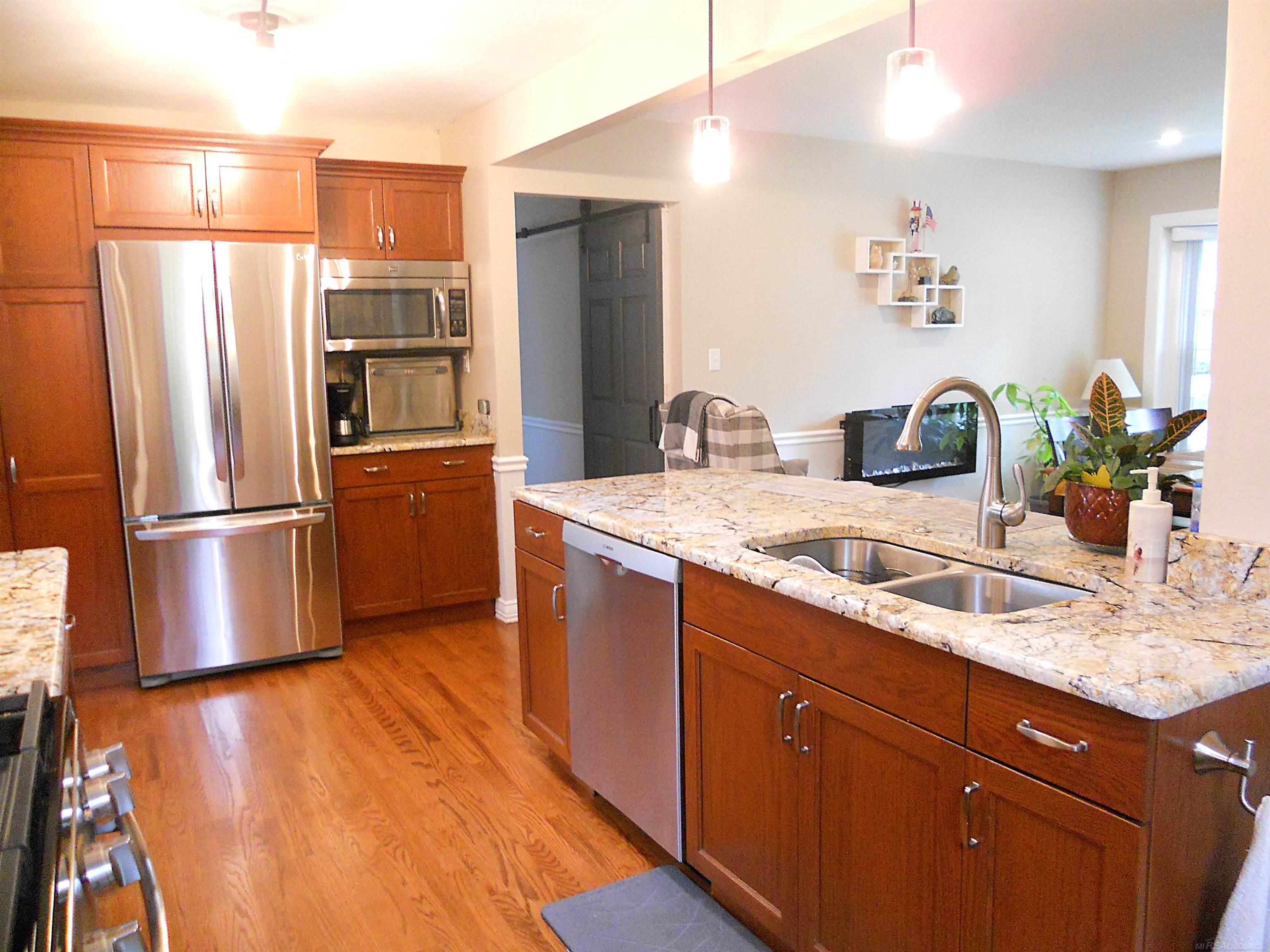 625 Rewold Drive Rochester, MI 48307 - Photo 15 of 69 50213110-71001543-c751-478d-88af-d13cf6868cef.JPG