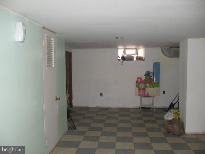 7007 Hilltop Road Upper Darby, PA 19082 - Photo 17 of 20