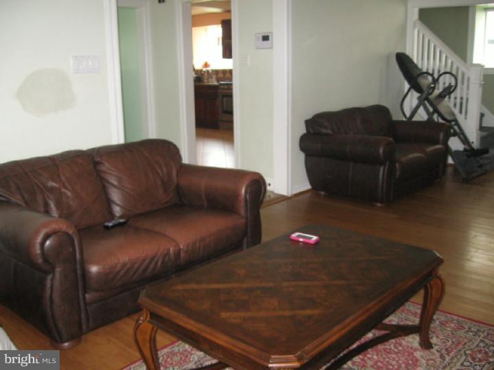 7007 Hilltop Road Upper Darby, PA 19082 - Photo 4 of 20 a living room with furniture