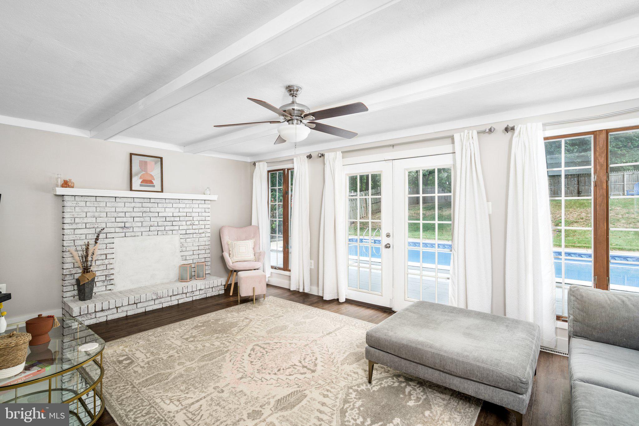 272 Clamer Road Trenton, NJ 08628 - Photo 4 of 21 Living Room