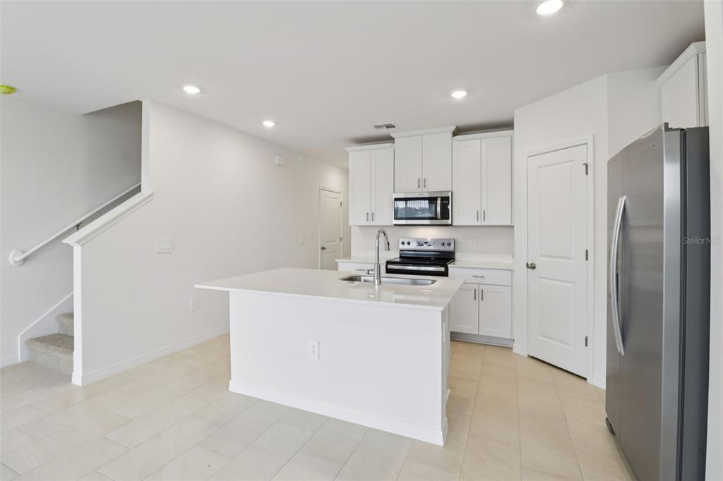 690 Muhly Way Lady Lake, FL 32159 - Photo 11 of 28