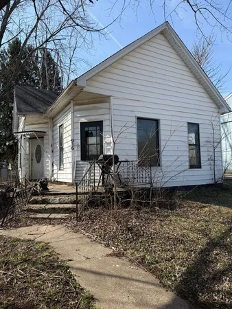 $55,000 | 916 West Front Street, Bloomington, IL 61701