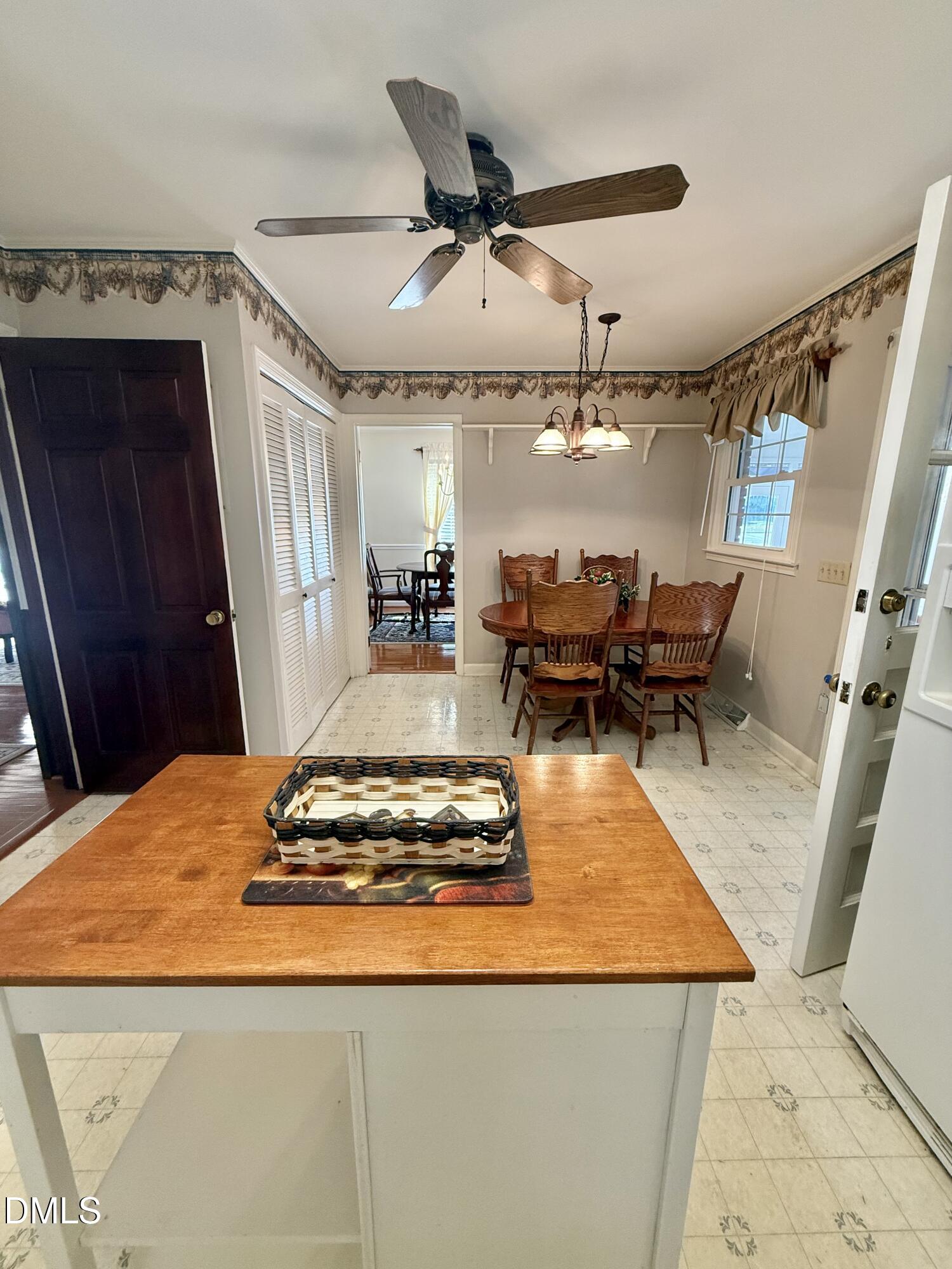 424 Tanglewood Circle Roxboro, NC 27573 - Photo 15 of 47 a living room with furniture and a table