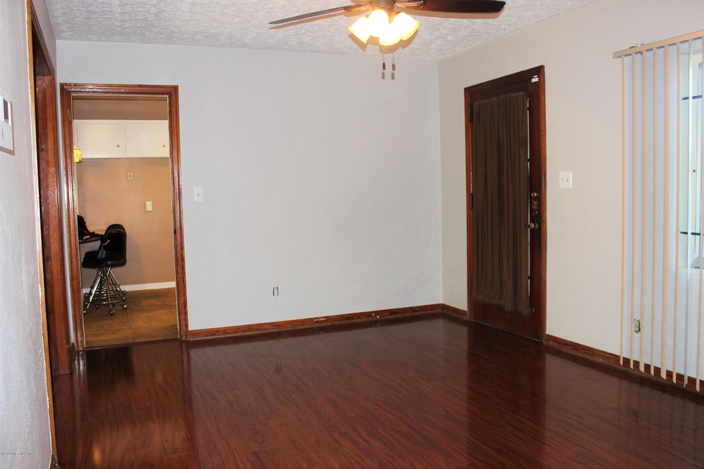 1972 Rugby Road Jacksonville, FL 32208 - Photo 4 of 22 Livingroom 1