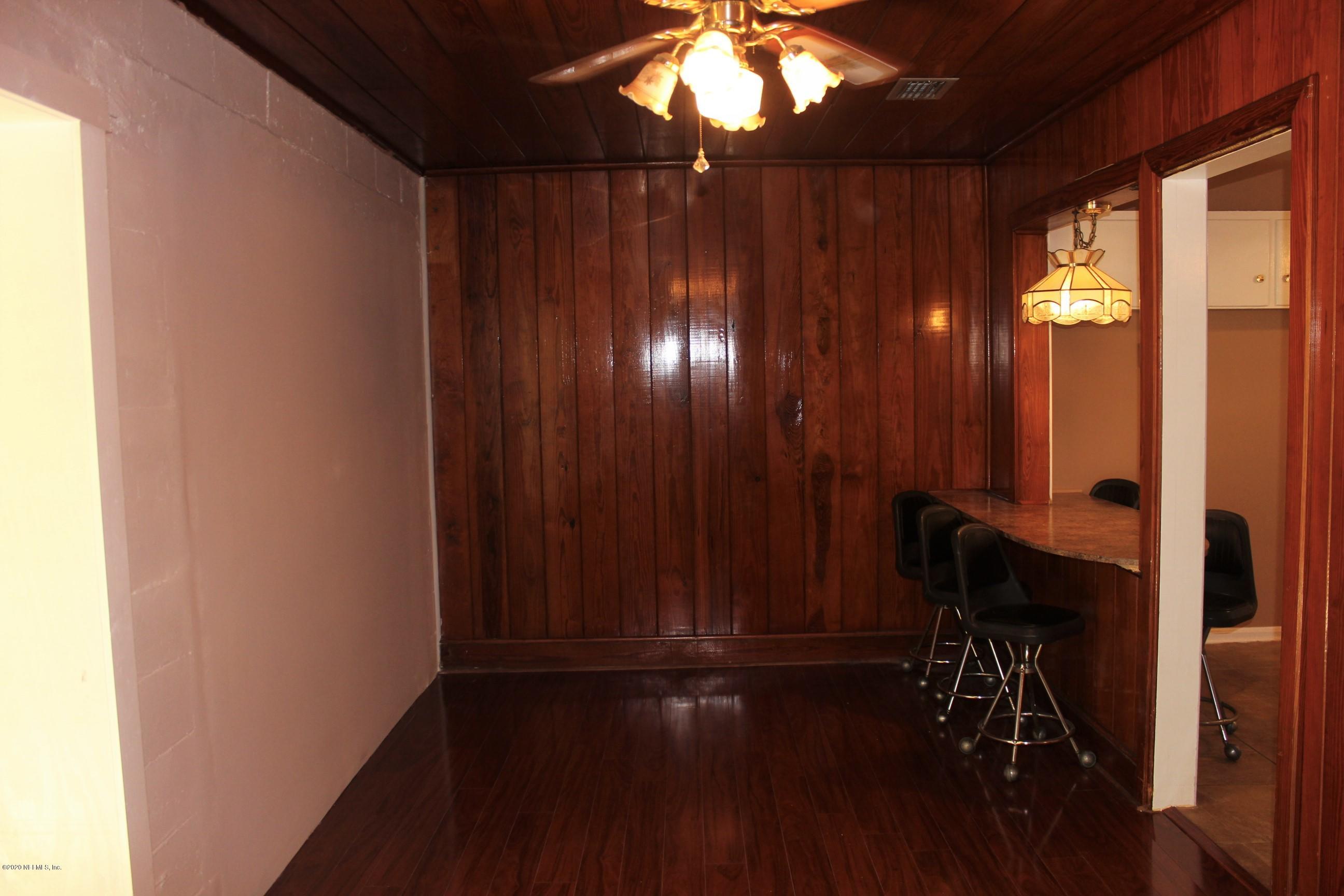 1972 Rugby Road Jacksonville, FL 32208 - Photo 6 of 22 Family room