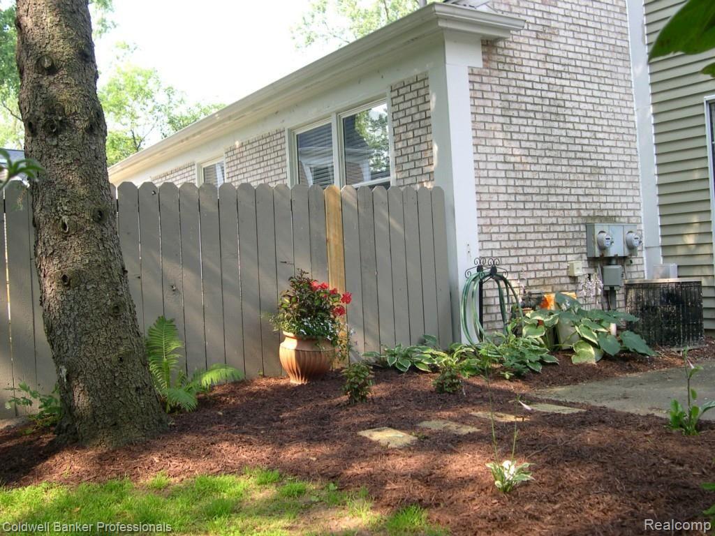 1264 Windmill Court Rochester, MI 48306 - Photo 18 of 18 DSCN4336.jpg