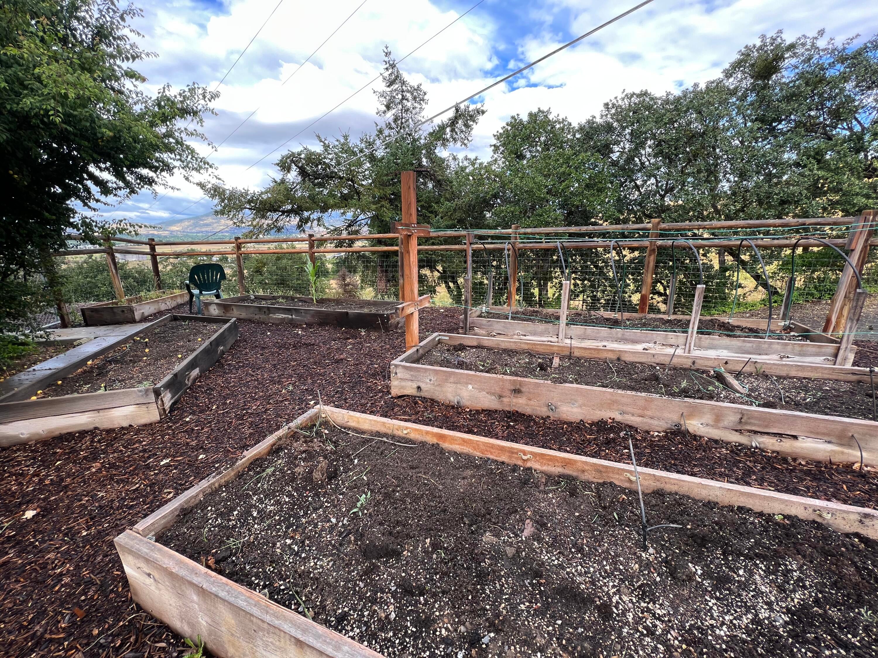 669 South Stage Road Medford, OR 97501 - Photo 5 of 44 Raised Beds W/Drip lines