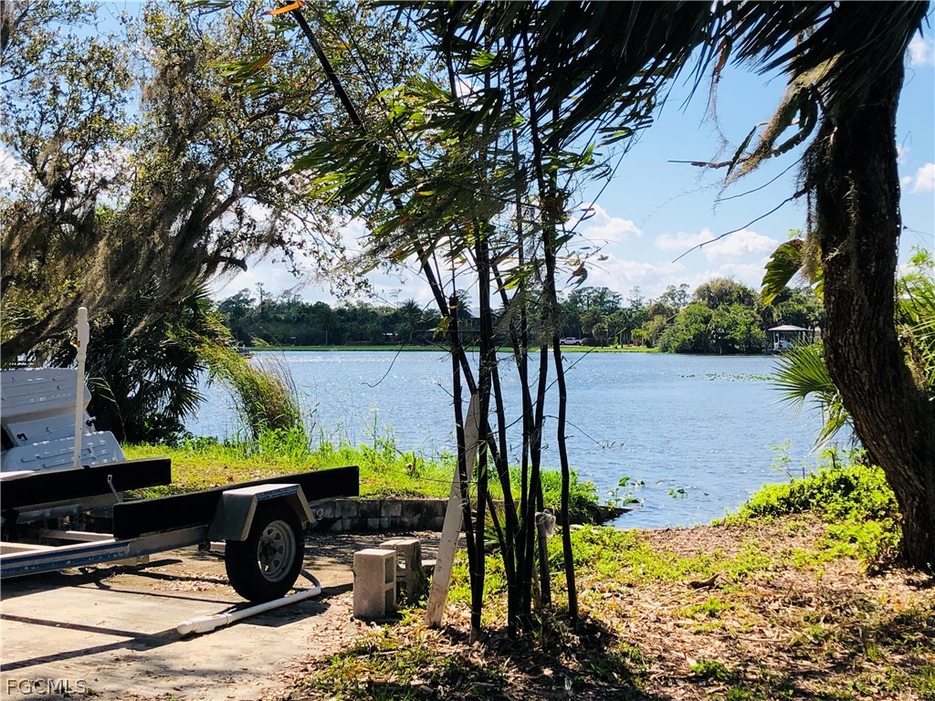 17520 Taylor Road Alva, FL 33920 - Photo 2 of 7 a view of a tree with yard