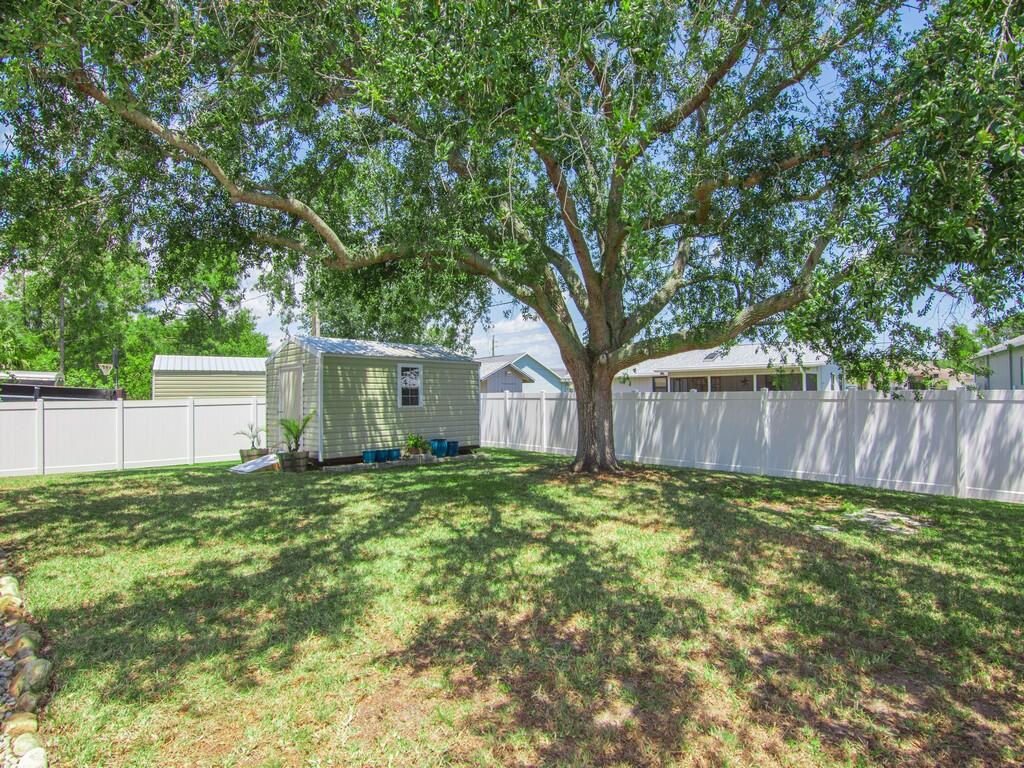 532 Southeast Cliff Road Port St. Lucie, FL 34984 - Photo 32 of 43 large and private