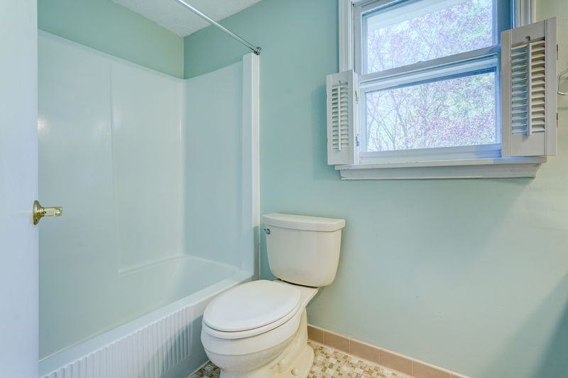 44 Latchmere Drive Victor, NY 14564 - Photo 34 of 50 TUB-SHOWER COMBINATION IN UPSTAIRS FAMILY BATH.