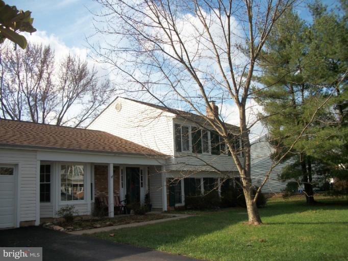20008 Westerly Avenue Poolesville, MD 20837 - Photo 2 of 19 Exterior (Front)