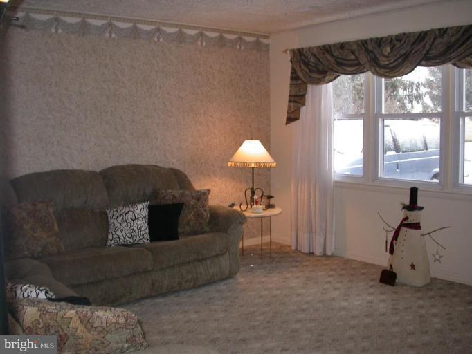 2520 Fairmount Road Hampstead, MD 21074 - Photo 2 of 12 a living room with furniture and a window