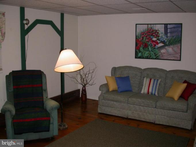 2520 Fairmount Road Hampstead, MD 21074 - Photo 4 of 12 a living room with furniture and a lamp