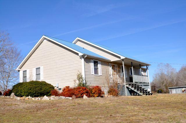 881 Coaling Road Charlotte, TN 37036 - Photo 2 of 20