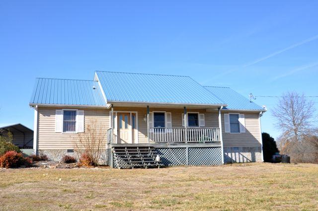 881 Coaling Road Charlotte, TN 37036 - Photo 3 of 20