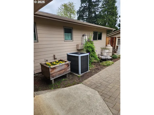 $885,000 | 3413 Wild River Drive, Roseburg, OR 97470
