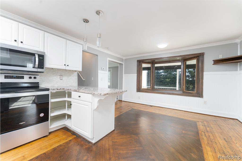 945 North Latson Road Howell, MI 48843 - Photo 6 of 50
