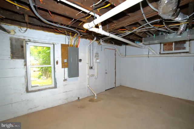 $215,000 | 703 Bedford Street, Cumberland, MD 21502