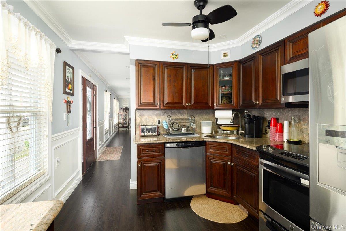 35 Carnation Road Levittown, NY 11756 - Photo 11 of 33