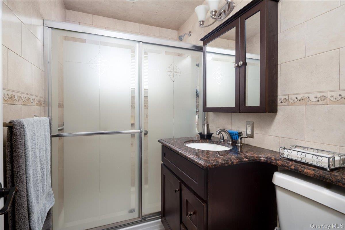 35 Carnation Road Levittown, NY 11756 - Photo 14 of 33