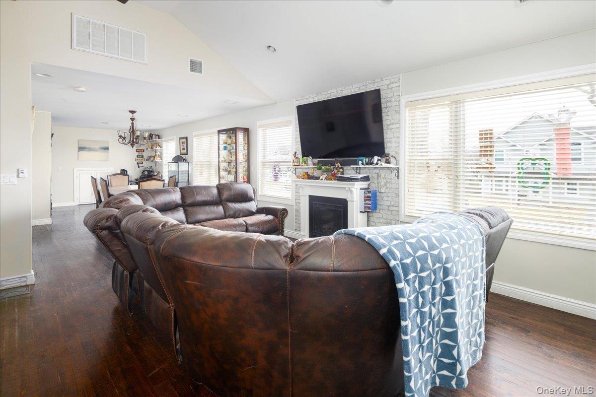 35 Carnation Road Levittown, NY 11756 - Photo 19 of 33