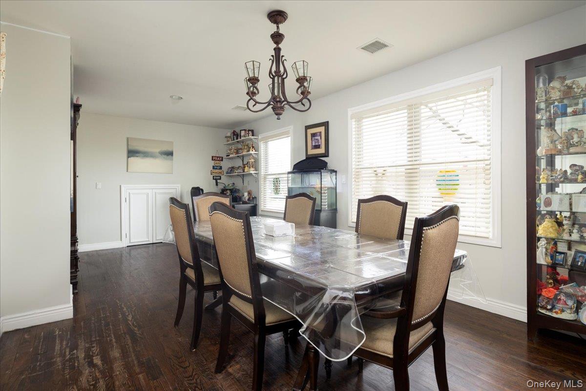 35 Carnation Road Levittown, NY 11756 - Photo 23 of 33