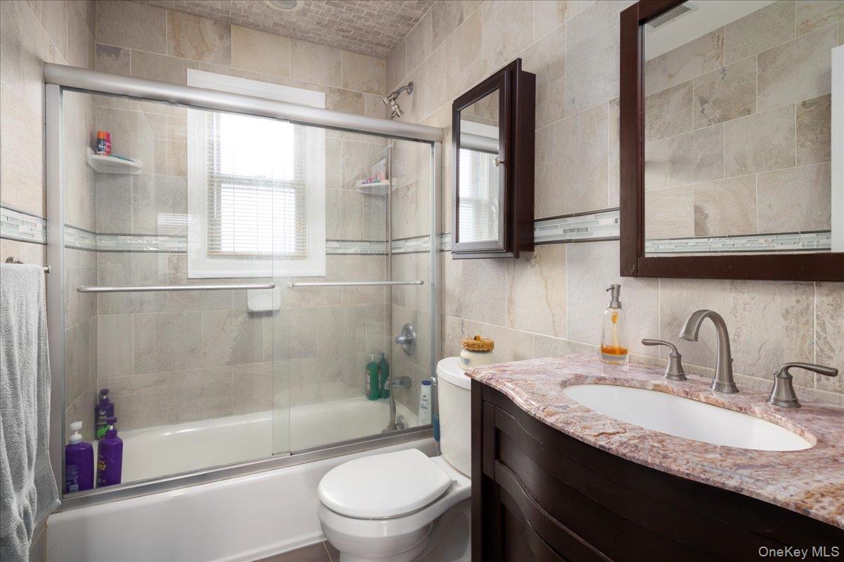 35 Carnation Road Levittown, NY 11756 - Photo 24 of 33