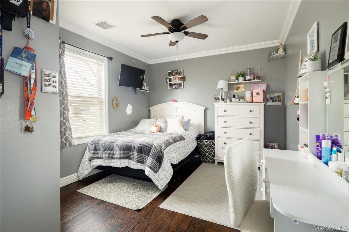 35 Carnation Road Levittown, NY 11756 - Photo 25 of 33