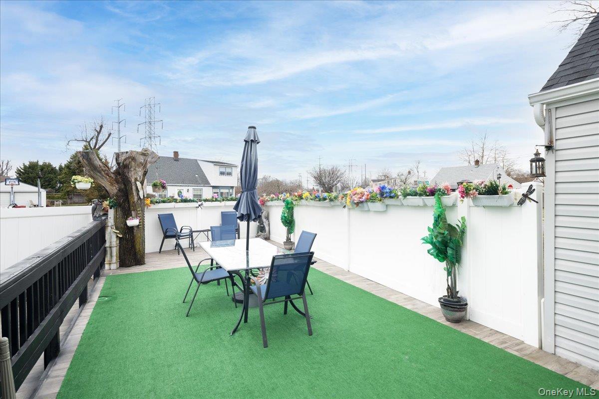 35 Carnation Road Levittown, NY 11756 - Photo 28 of 33