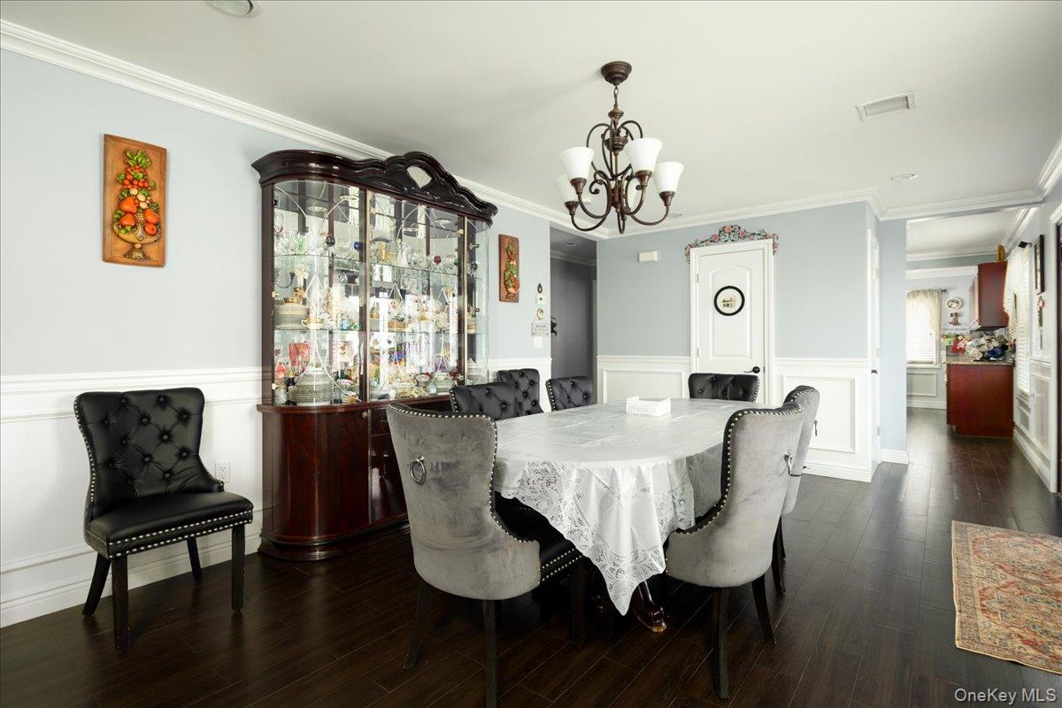 35 Carnation Road Levittown, NY 11756 - Photo 4 of 33