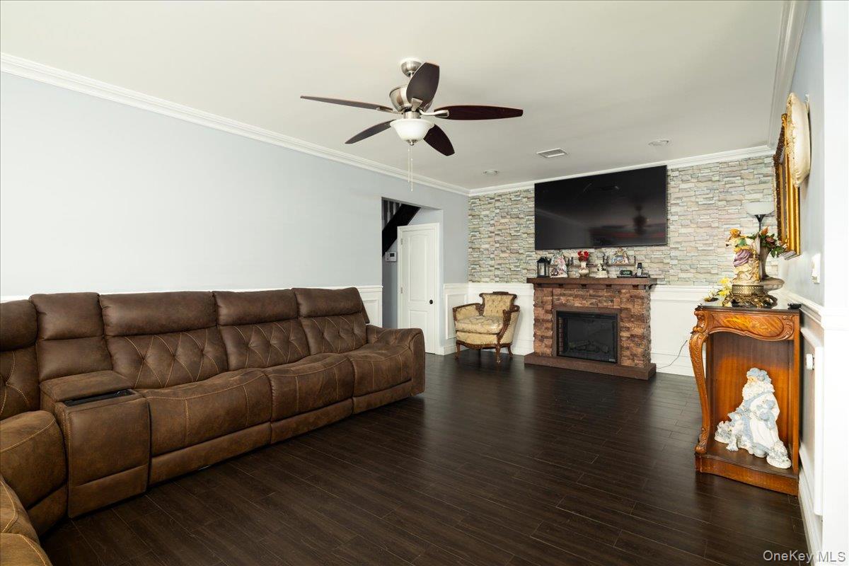 35 Carnation Road Levittown, NY 11756 - Photo 6 of 33