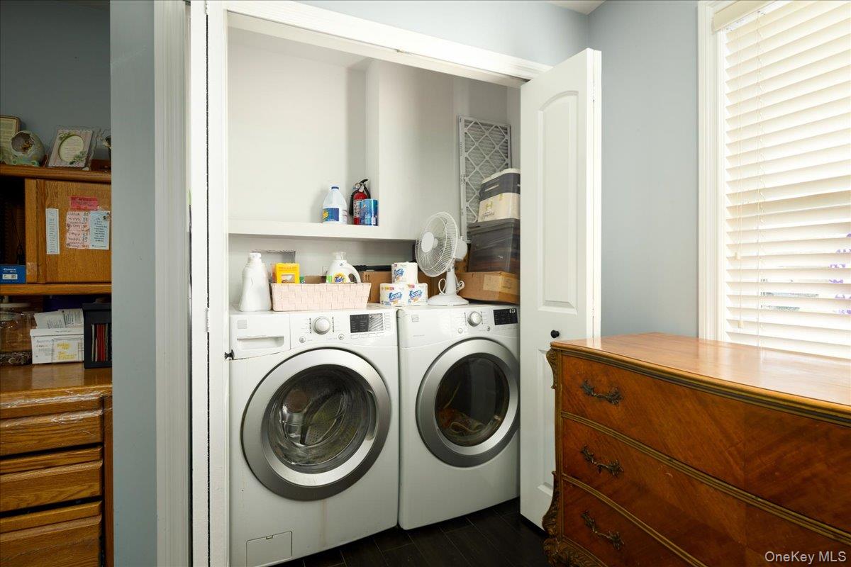 35 Carnation Road Levittown, NY 11756 - Photo 9 of 33