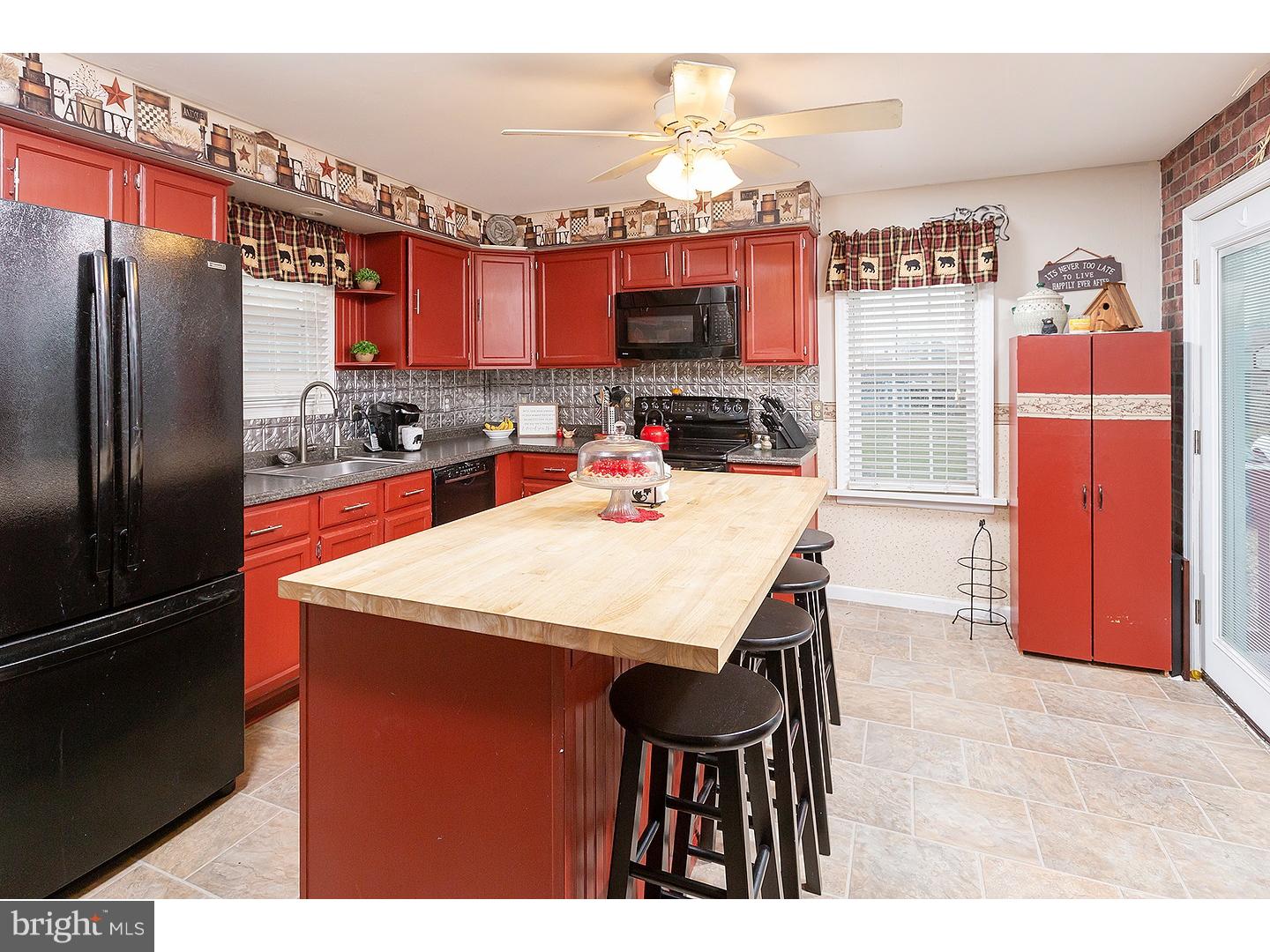 371 Democrat Road Gibbstown, NJ 08027 - Photo 6 of 15